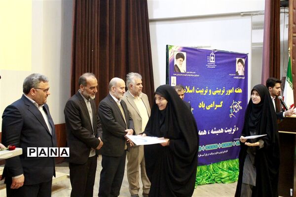 مراسم تجلیل از مربیان پرورشی استان زنجان