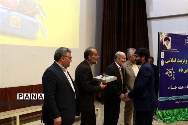 مراسم تجلیل از مربیان پرورشی استان زنجان