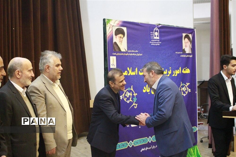 مراسم تجلیل از مربیان پرورشی استان زنجان