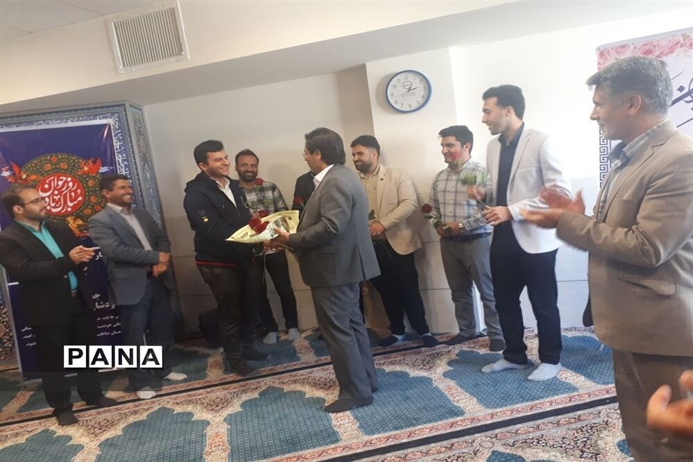 تجلیل ازکارمندان جوان اداره آموزش و پرورش ابرکوه