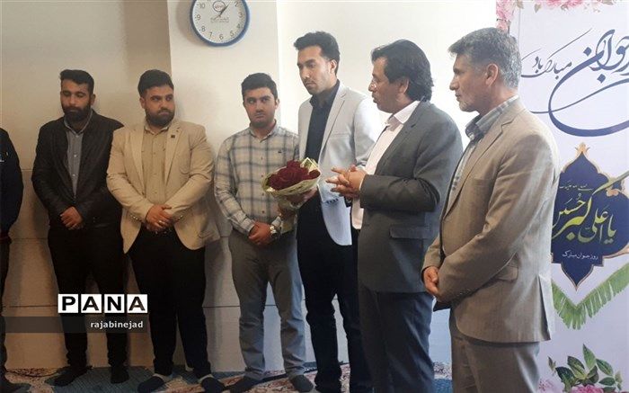 تجلیل از جوان‌ترین کارمندان اداره آموزش وپرورش ابرکوه
