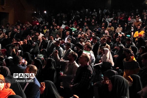 تجلیل از جوانان برگزیده استان فارس همزمان با جشن روز جوان و ولادت حضرت علی اکبر(ع)