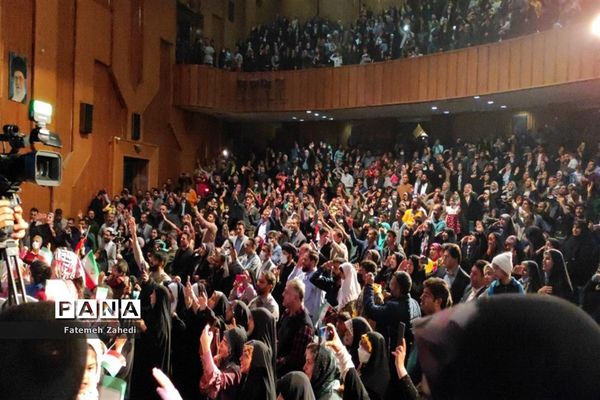 تجلیل از جوانان برگزیده استان فارس همزمان با جشن روز جوان و ولادت حضرت علی اکبر(ع)