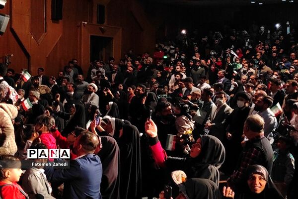 تجلیل از جوانان برگزیده استان فارس همزمان با جشن روز جوان و ولادت حضرت علی اکبر(ع)