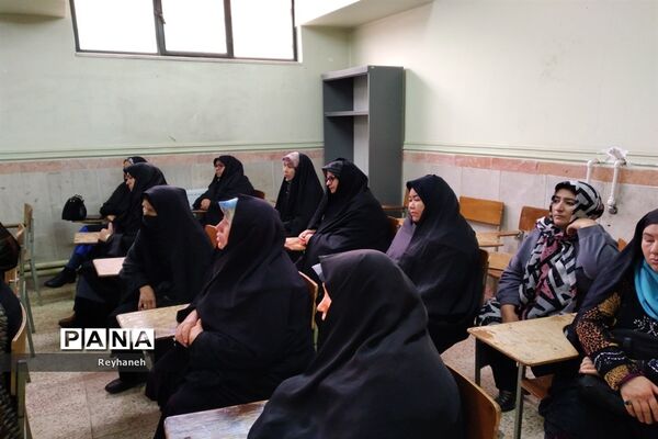 جلسه اولیا و مربیان دبیرستان عدالت شهر جوادآباد