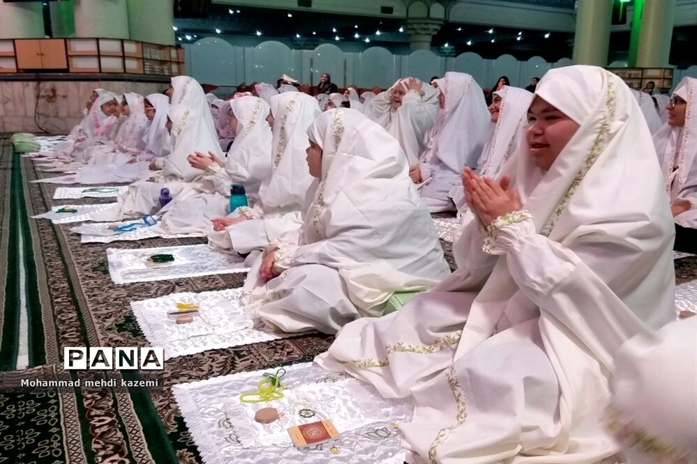 مراسم جشن تکلیف دانش‌آموزان دختر با نیازهای ویژه