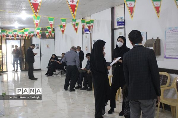 سومین روز فعالیت ستاد ارتباطات مردمی سفر ریاست جمهوری در آموزش و پرورش استان بوشهر