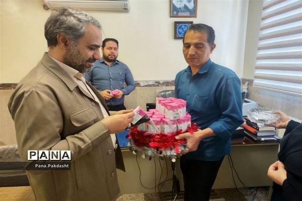 توزیع شیر به‌مناسبت هفته سلامت مردان در اداره آموزش‌ و‌ پرورش پاکدشت