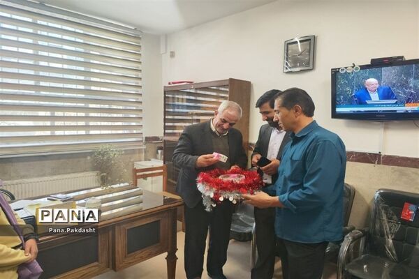 توزیع شیر به‌مناسبت هفته سلامت مردان در اداره آموزش‌ و‌ پرورش پاکدشت