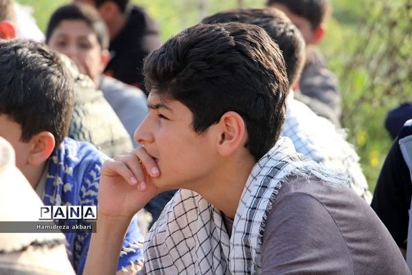 دانش‌آموزان پسر رودهن در اردوی راهیان نور