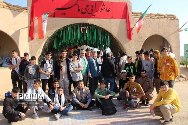 دانش‌آموزان پسر رودهن در اردوی راهیان نور