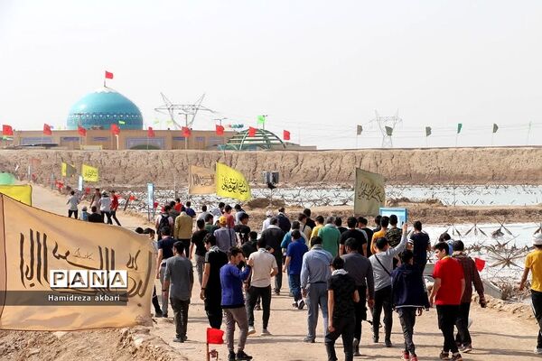 دانش‌آموزان پسر رودهن در اردوی راهیان نور