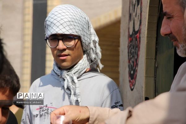 دانش‌آموزان پسر رودهن در اردوی راهیان نور