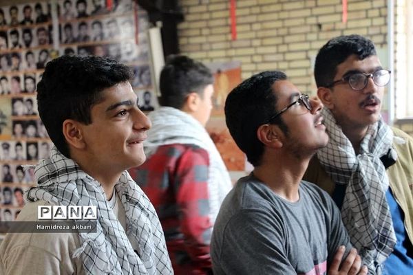 دانش‌آموزان پسر رودهن در اردوی راهیان نور