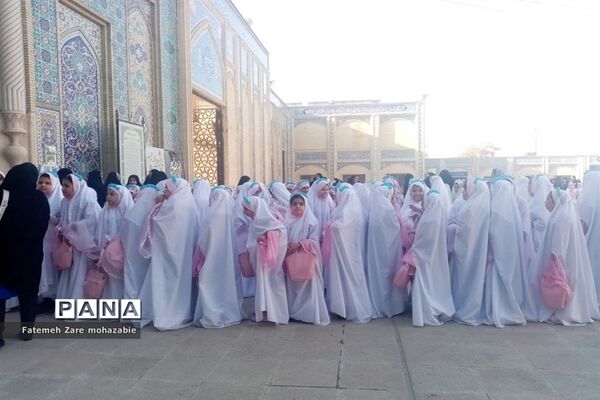 برگزاری جشن تکلیف دختران مدارس غیردولتی نواحی چهارگانه شیراز در حرم مطهر شاهچراغ(ع)