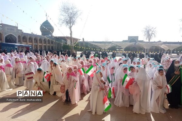 برگزاری جشن تکلیف دختران مدارس غیردولتی نواحی چهارگانه شیراز در حرم مطهر شاهچراغ(ع)