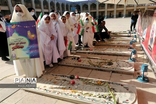 برگزاری جشن تکلیف دختران مدارس غیردولتی نواحی چهارگانه شیراز در حرم مطهر شاهچراغ(ع)
