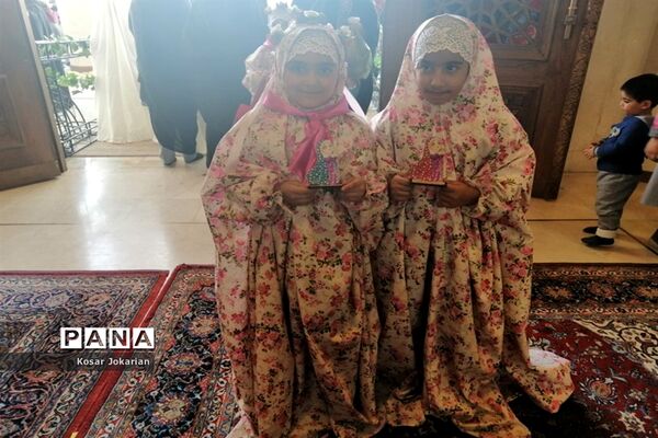 برگزاری جشن تکلیف دختران مدارس غیردولتی نواحی چهارگانه شیراز در حرم مطهر شاهچراغ(ع)