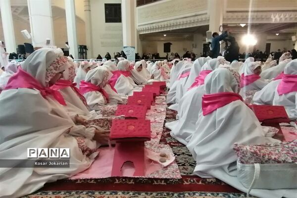 برگزاری جشن تکلیف دختران مدارس غیردولتی نواحی چهارگانه شیراز در حرم مطهر شاهچراغ(ع)