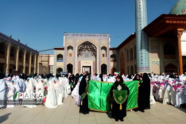 برگزاری جشن تکلیف دختران مدارس غیردولتی نواحی چهارگانه شیراز در حرم مطهر شاهچراغ(ع)