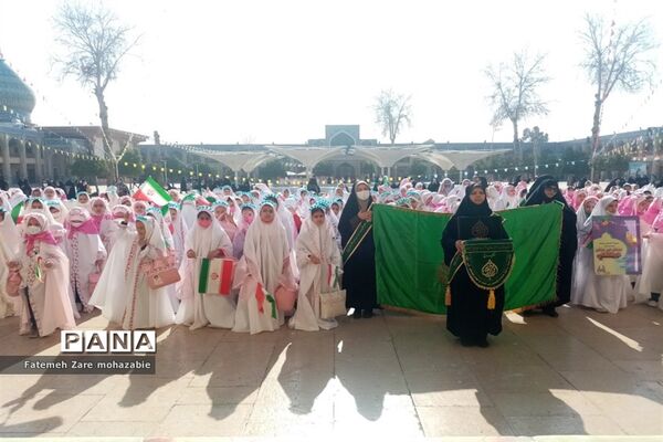 برگزاری جشن تکلیف دختران مدارس غیردولتی نواحی چهارگانه شیراز در حرم مطهر شاهچراغ(ع)