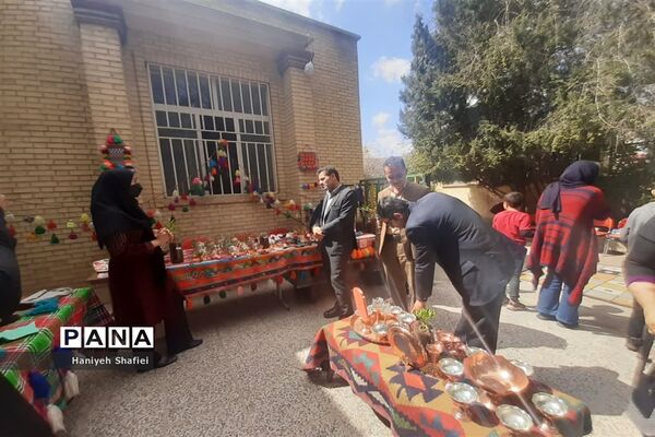 نمایشگاه دست‌ساخته و فروش محصولات پژوهش‌سرای‌جابربن‌حیان ناحیه یک شیراز