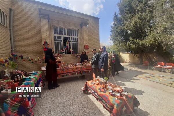 نمایشگاه دست‌ساخته و فروش محصولات پژوهش‌سرای‌جابربن‌حیان ناحیه یک شیراز