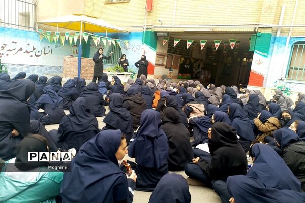 آموزش کاشت و نگهداری گیاهان آپارتمانی در دبیرستان نرجس منطقه ۱۳