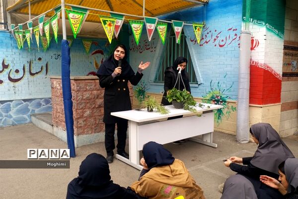 آموزش کاشت و نگهداری گیاهان آپارتمانی در دبیرستان نرجس منطقه ۱۳