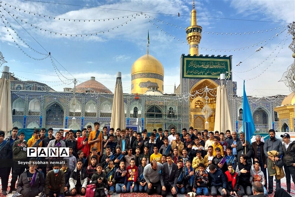 حال و هوای امام رضایی کاروان زیارت اولی‌ها در حرم مطهر امام رضا (ع)