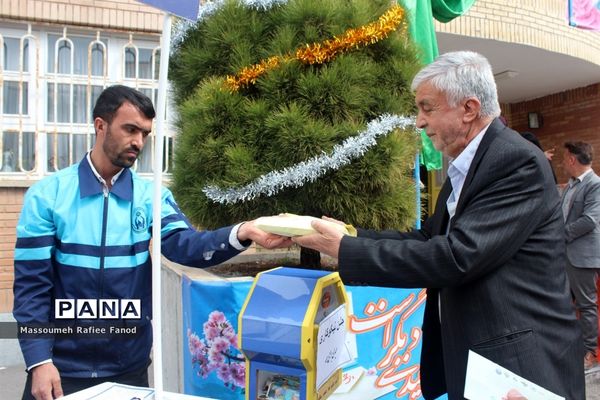 نواختن زنگ نیکوکاری در شهرستان گلبهار