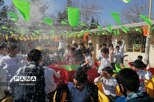 جشن نیمه شعبان در دبستان شهدای کریتون ۲ رودهن