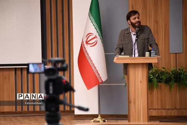 نشست صمیمی استاندار خوزستان با جوانان فرهیخته