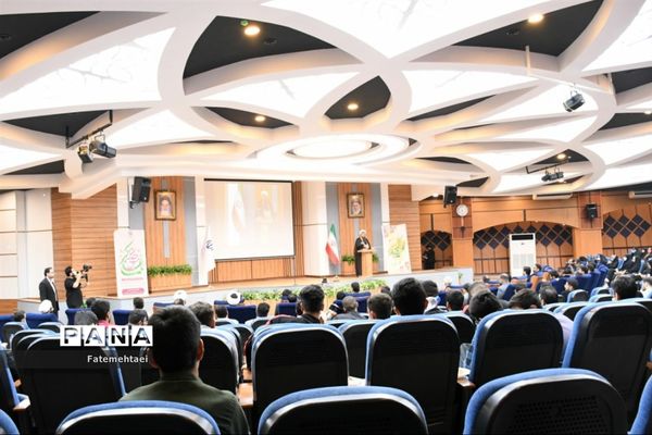 نشست صمیمی استاندار خوزستان با جوانان فرهیخته