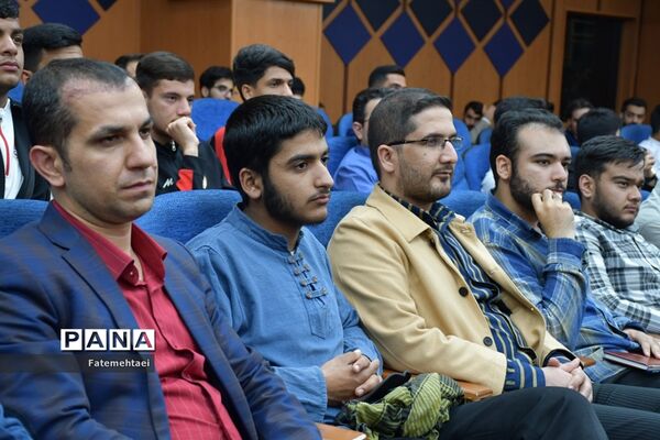 نشست صمیمی استاندار خوزستان با جوانان فرهیخته