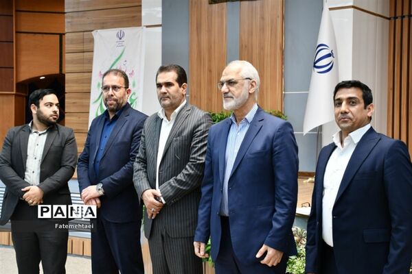 نشست صمیمی استاندار خوزستان با جوانان فرهیخته