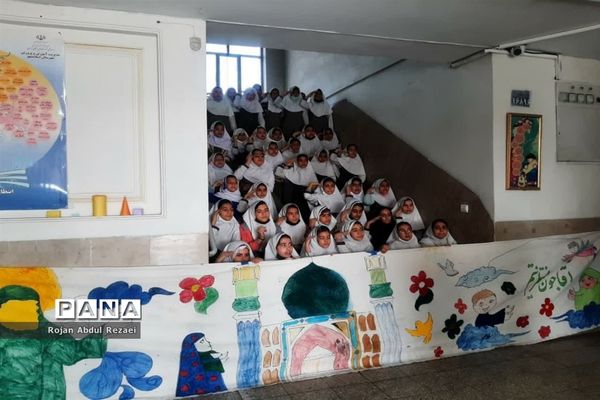 نقاشی همگانی دانش‌آموزان آموزشگاه الله‌اکبر اسلامشهر