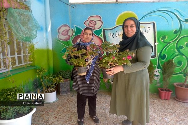 کاشت نهال در مدارس شهید همت و شکوفه‌های دانش ملارد