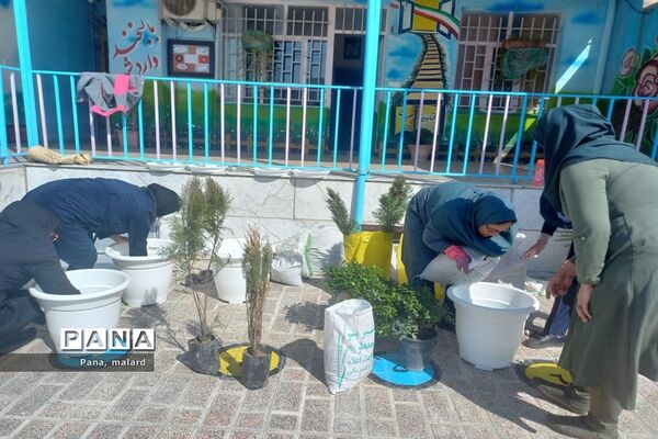 کاشت نهال در مدارس شهید همت و شکوفه‌های دانش ملارد
