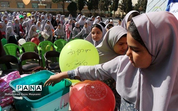 مشارکت مدارس در جشن نیکوکاری؛ وجوهات جمع‌‌آوری شده به دانش‌آموزان نیازمند اعطا می‌شود