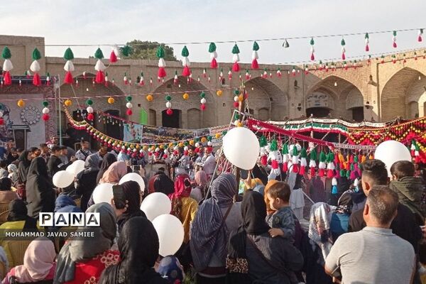 افتتاحیه جشنواره اقوام ایرانی در کاروانسرای عباسی فشافویه