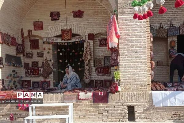 افتتاحیه جشنواره اقوام ایرانی در کاروانسرای عباسی فشافویه