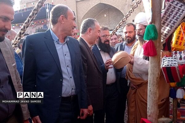 افتتاحیه جشنواره اقوام ایرانی در کاروانسرای عباسی فشافویه