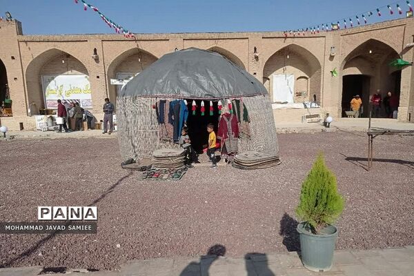 افتتاحیه جشنواره اقوام ایرانی در کاروانسرای عباسی فشافویه