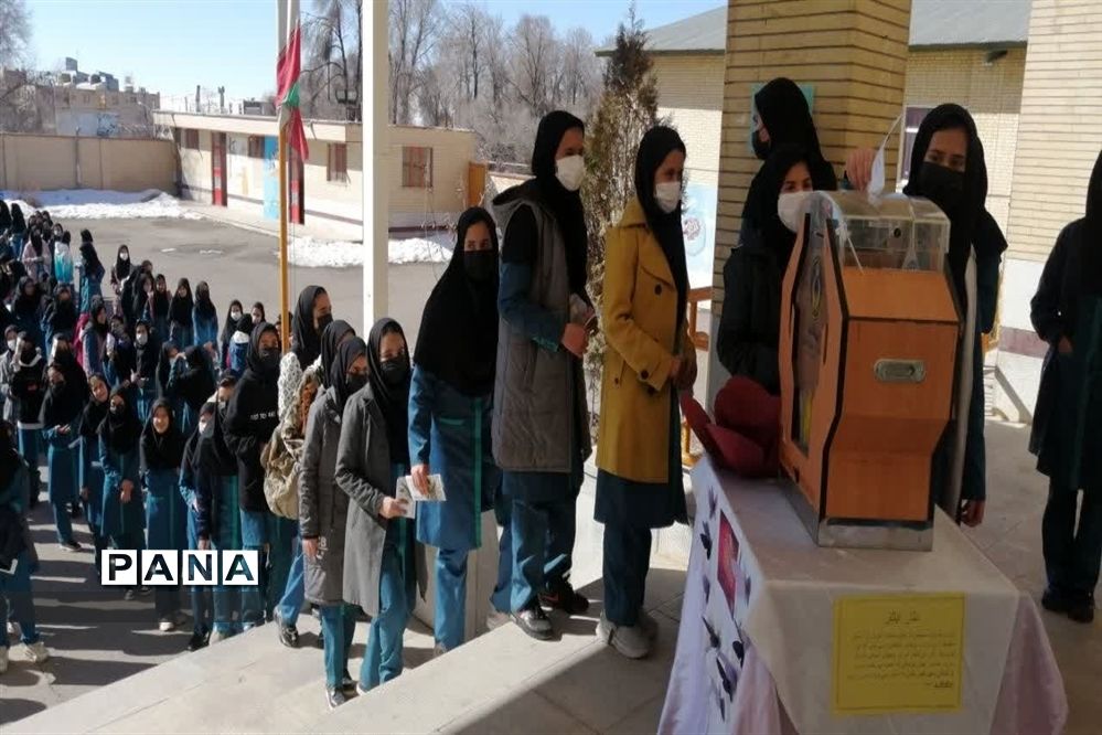 برگزاری جشن نیکوکاری در آموزشگاه دخترانه آیت‌الله کاشانی داران