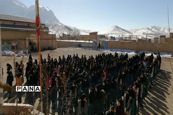 برگزاری جشن نیکوکاری در آموزشگاه دخترانه آیت‌الله کاشانی داران