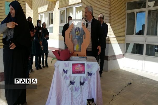 برگزاری جشن نیکوکاری در آموزشگاه دخترانه آیت‌الله کاشانی داران