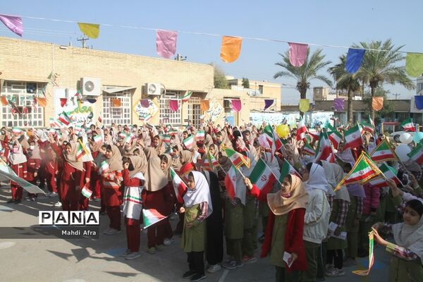 نواخته شدن زنگ جشن نیکوکاری در دبستان شاهد حریت بهبهان