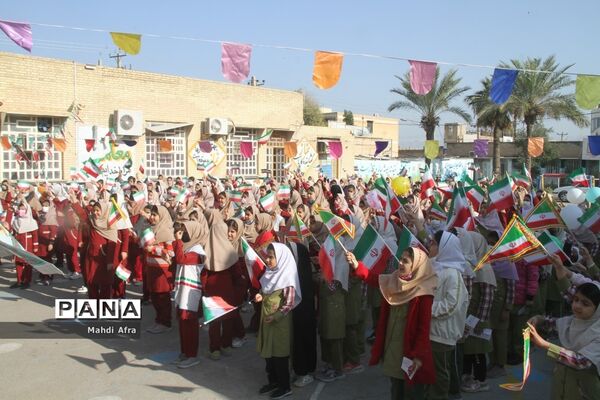 نواخته شدن زنگ جشن نیکوکاری در دبستان شاهد حریت بهبهان