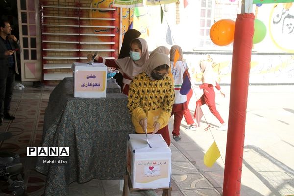 نواخته شدن زنگ جشن نیکوکاری در دبستان شاهد حریت بهبهان